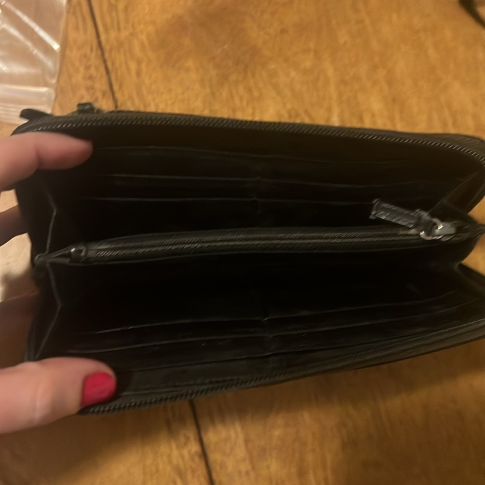 💯% Authentic Prada Wallet - Picture 3 of 4